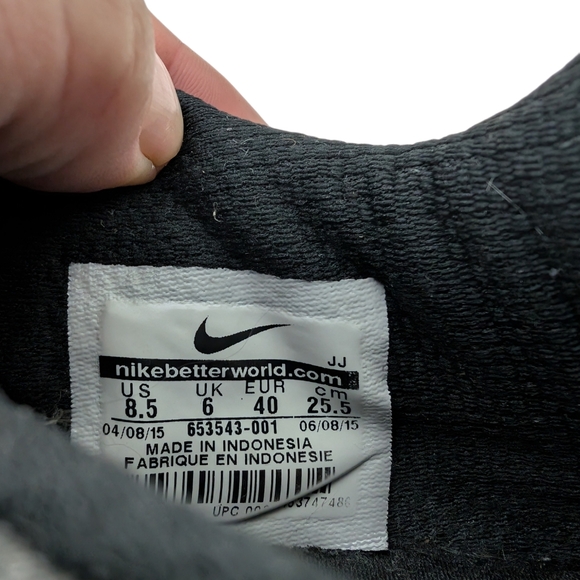 Size 8.5 Nike Sneakers - Picture 4 of 5